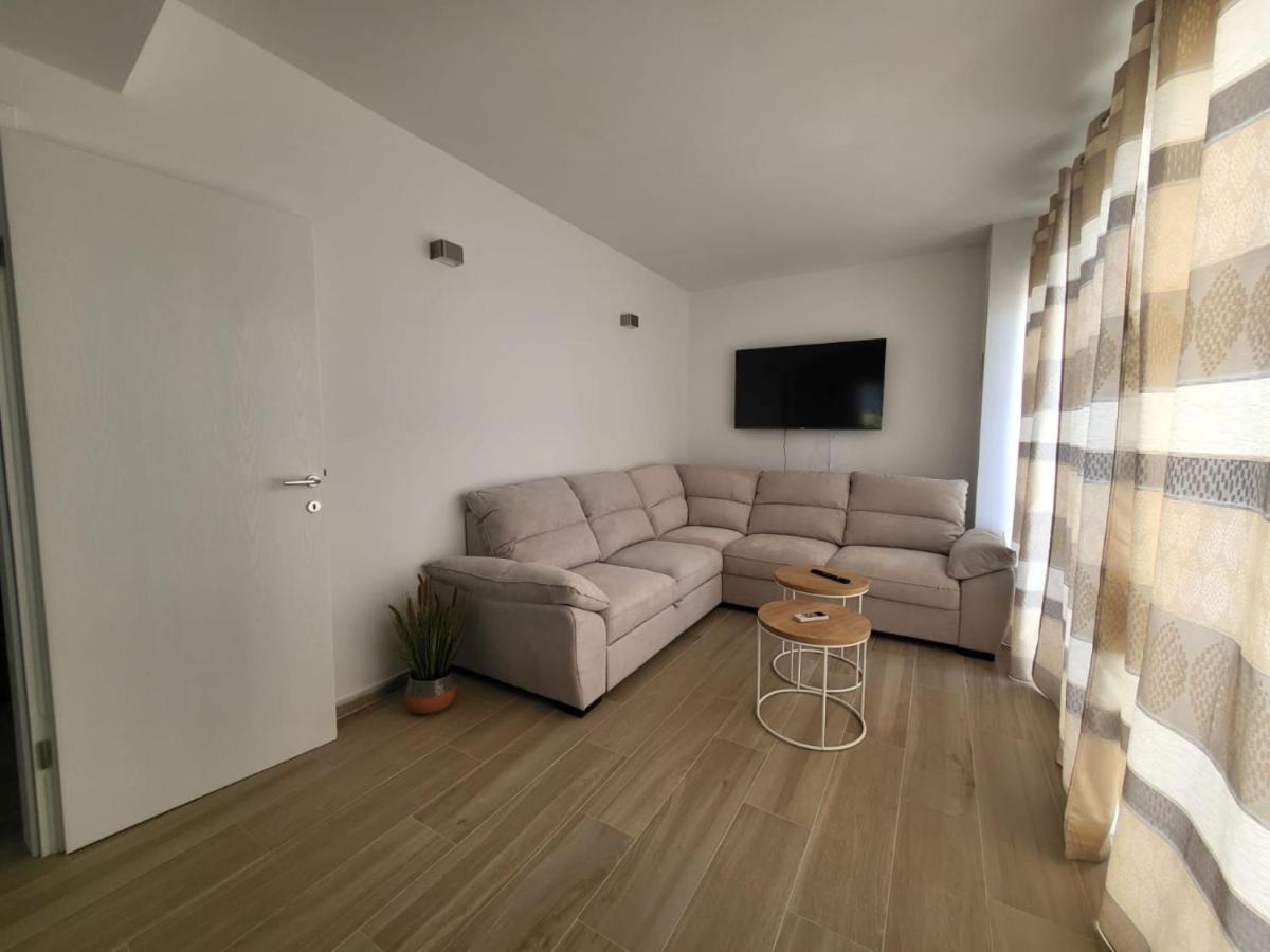 Apartment Prejac By The Beach Malinska Esterno foto