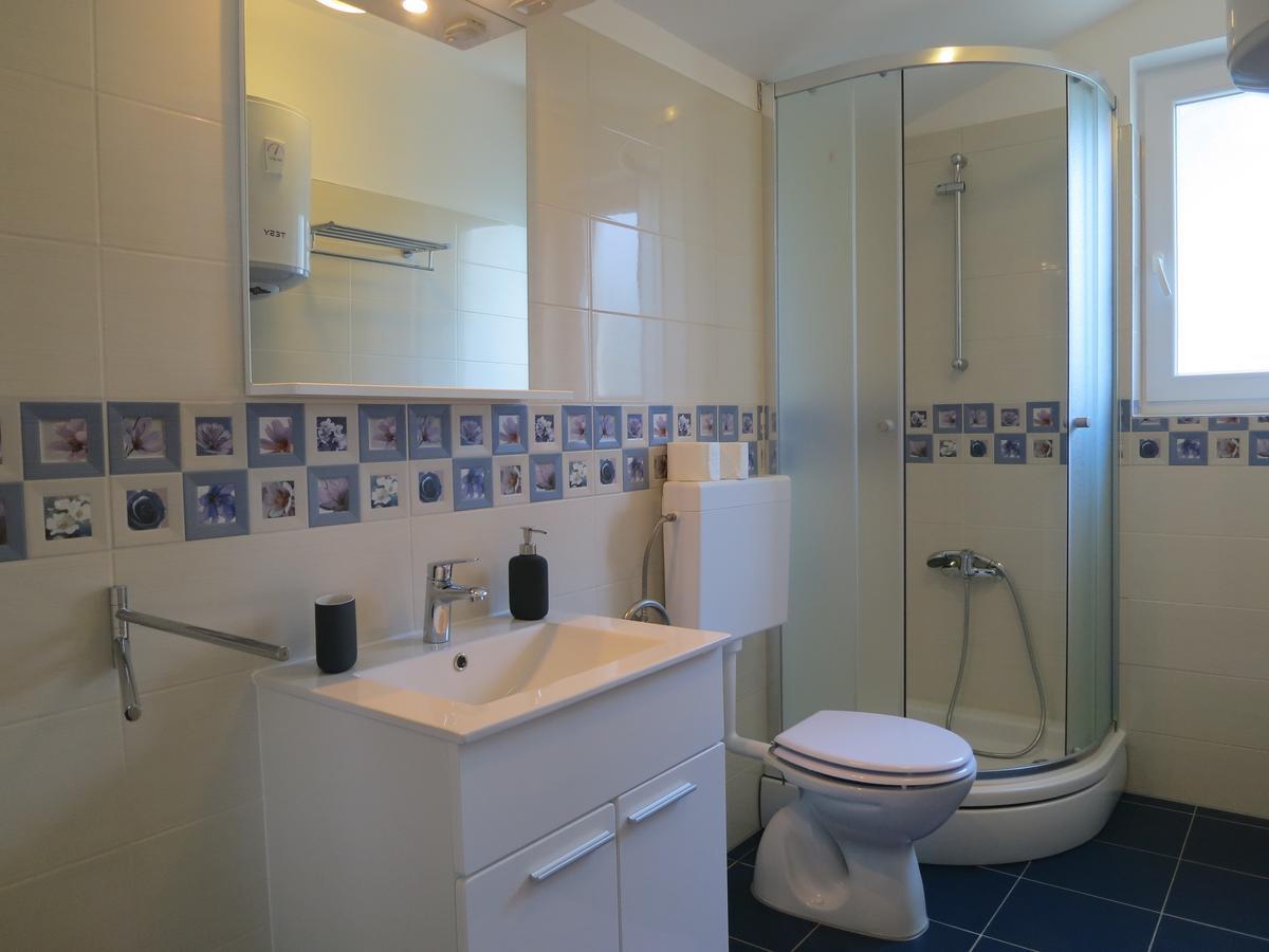 Apartment Prejac By The Beach Malinska Esterno foto